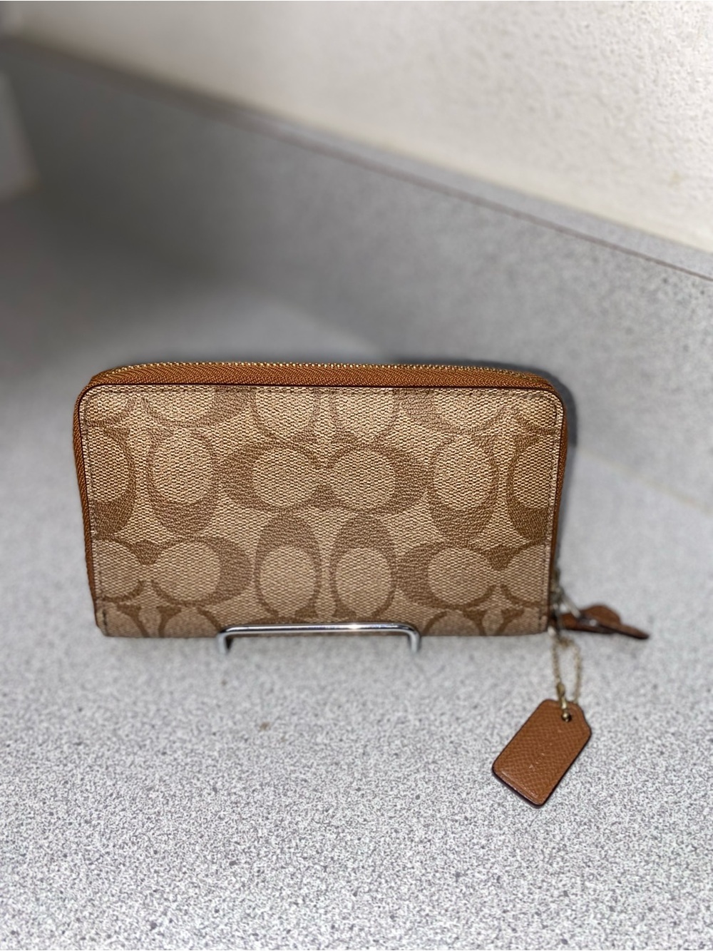 Coach F53937 Double Zip Wallet Signature Canvas Khaki Brown GUC - Picture 2 of 13